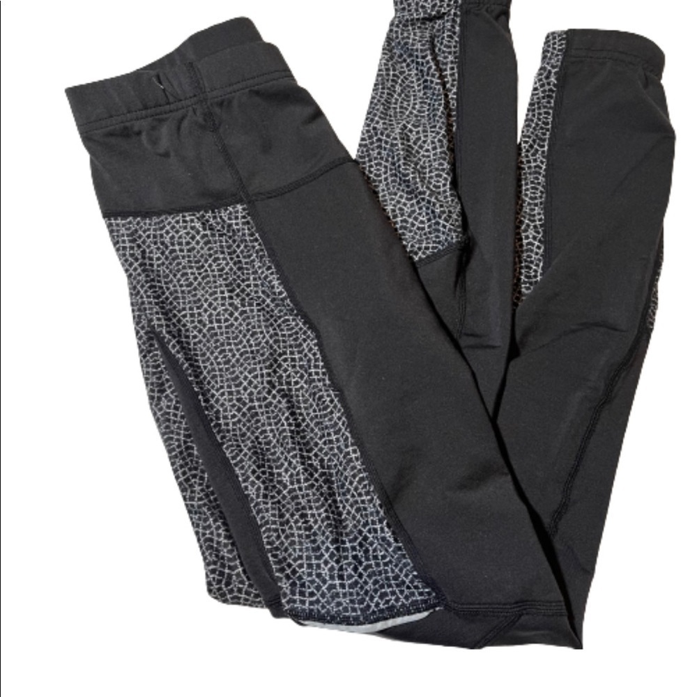 Prana Gray Pull On Cropped Black Leggings
